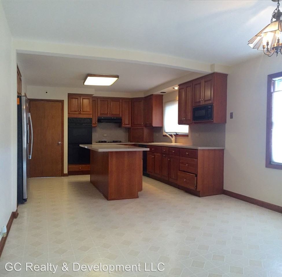 4445 N Osage Ave - Photo 3 of 17