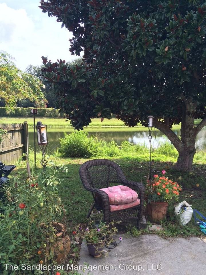 1047 Wayfarer Ln - Photo 2 of 11