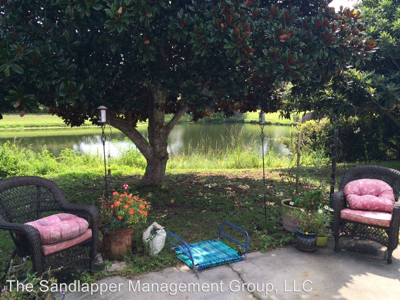 1047 Wayfarer Ln - Photo 3 of 11