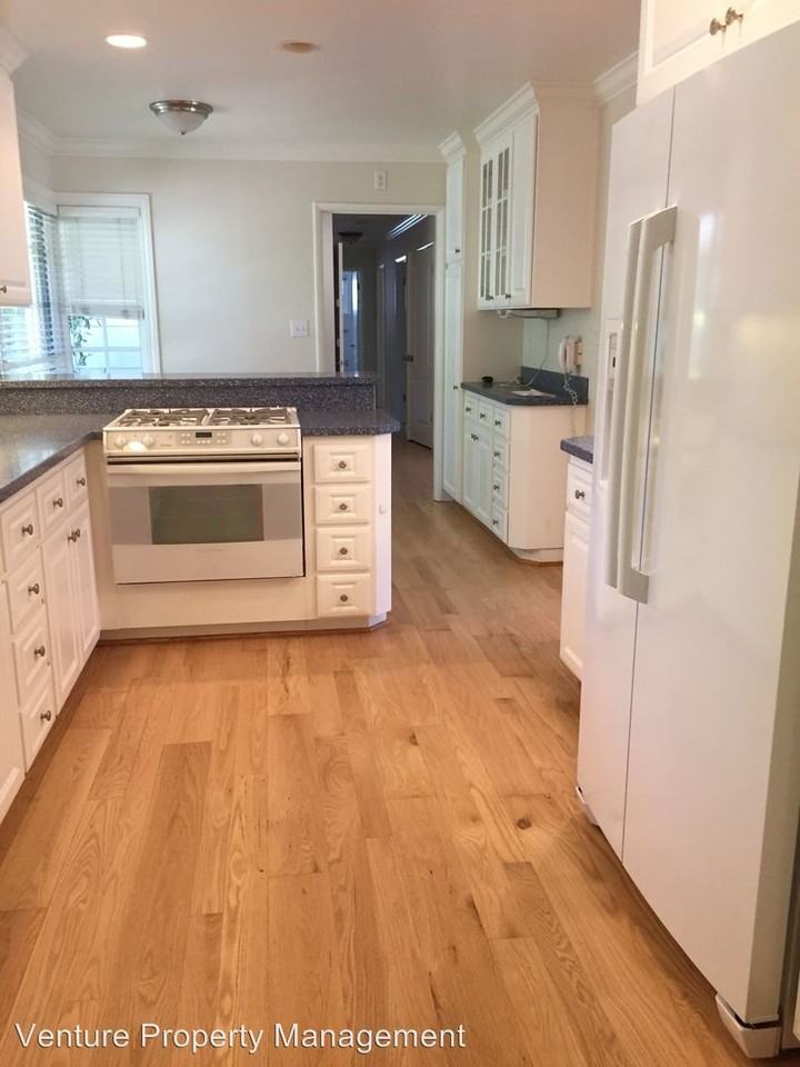 440 Linfield Dr - Photo 2 of 18