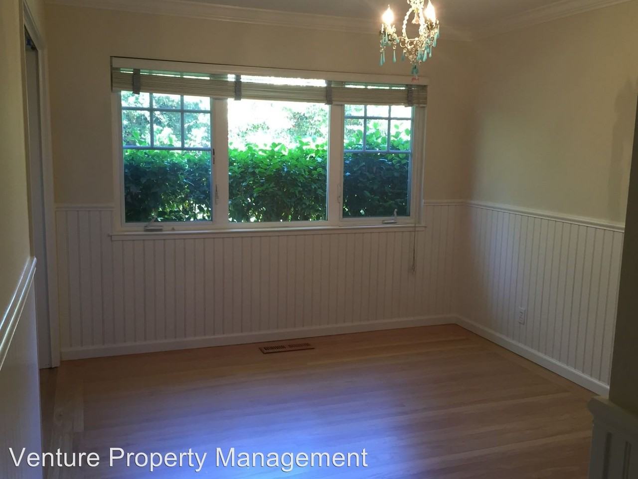 440 Linfield Dr - Photo 3 of 18