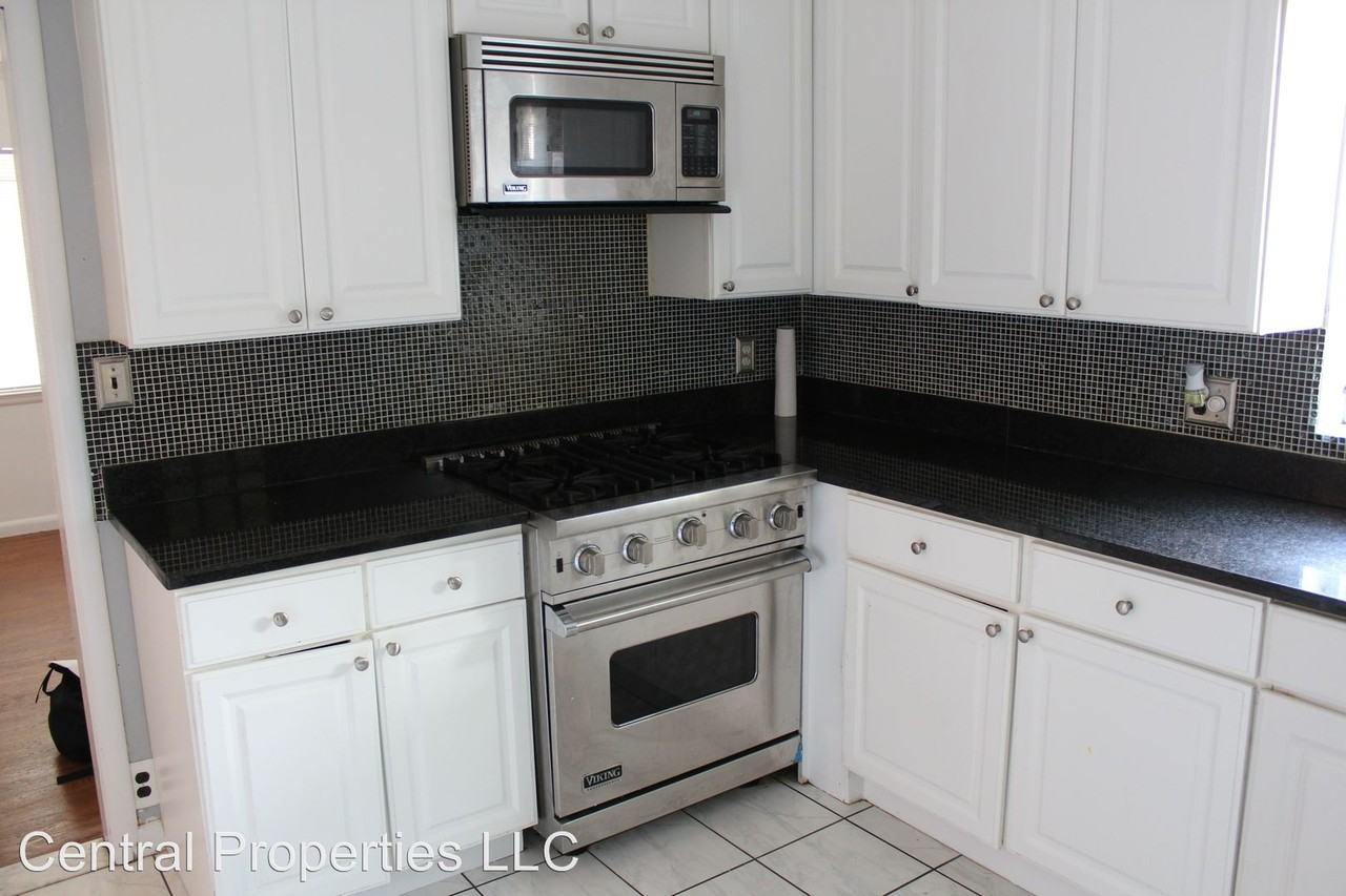 3023 Crest Ave - Photo 3 of 10