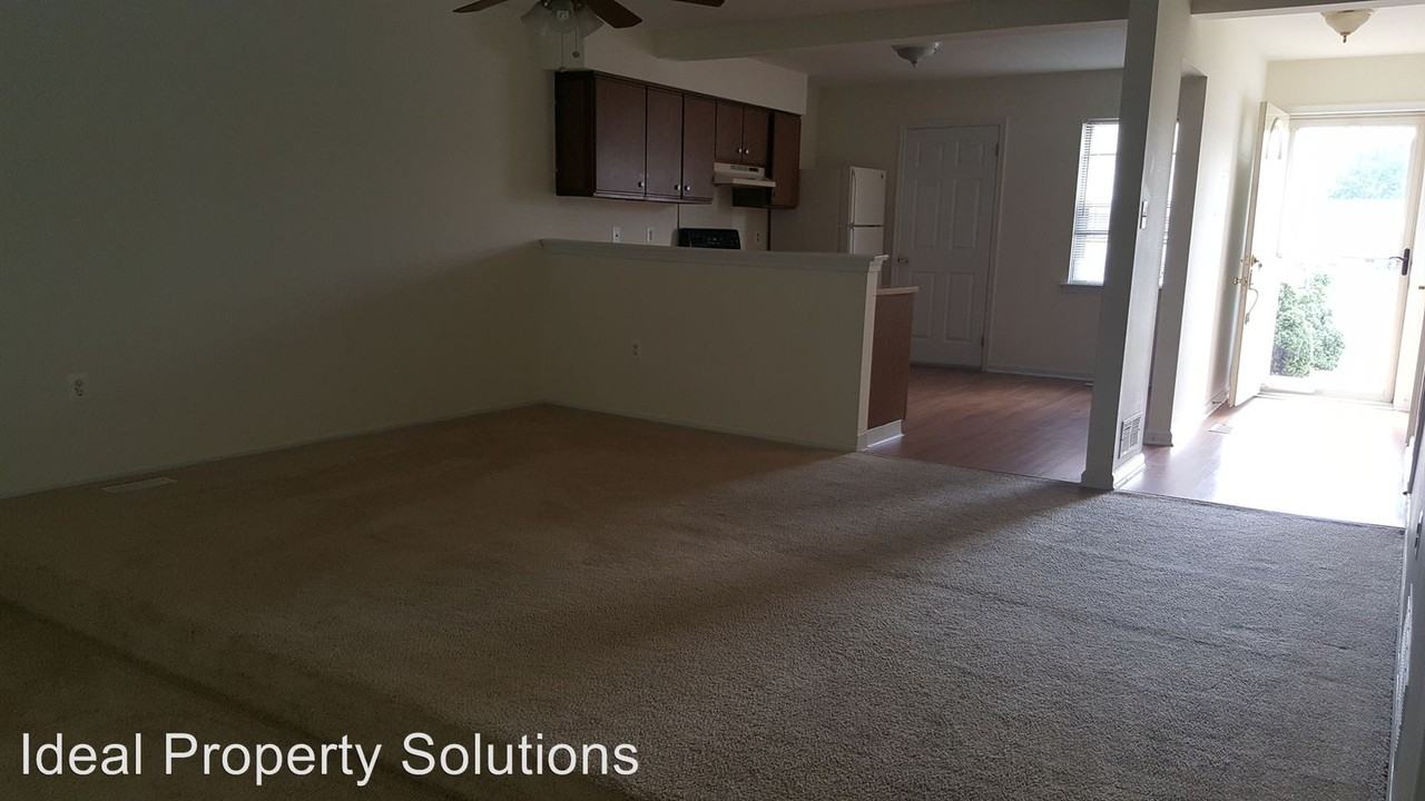228 Springwood Dr - Photo 2 of 14