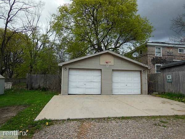 1029 E Grand River Ave - Photo 2 of 7