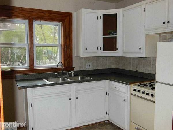 1029 E Grand River Ave - Photo 3 of 7