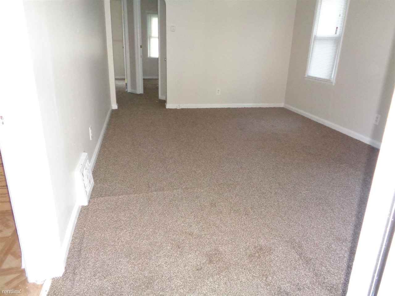 20122 Manor St - Photo 2 of 10