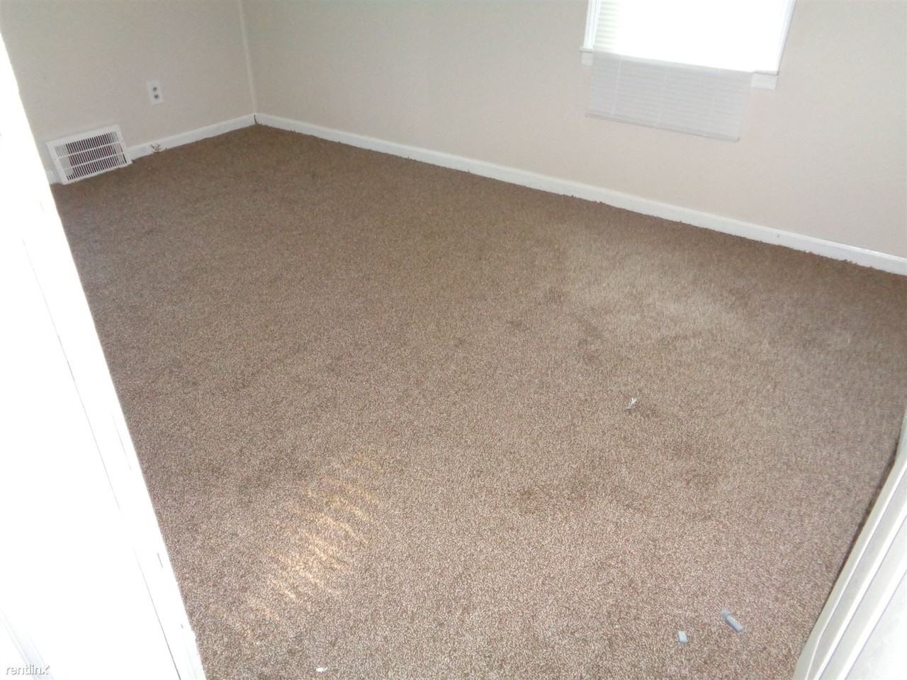20122 Manor St - Photo 3 of 10