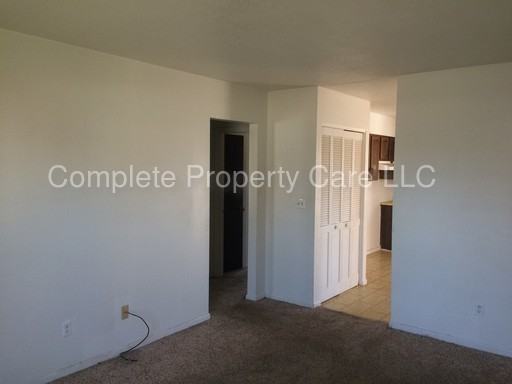 104 S Bradner Ave - Photo 3 of 8