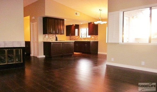 1434 Essex St #6 - Photo 3 of 15