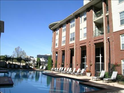 1660 Peachtree - Photo 3 of 15