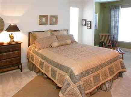 1660 Peachtree - Photo 2 of 15