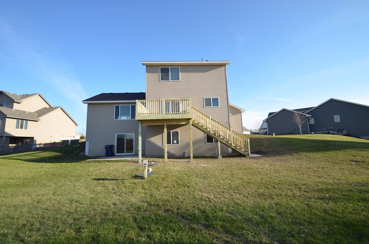 21346 Queen St - Photo 2 of 11