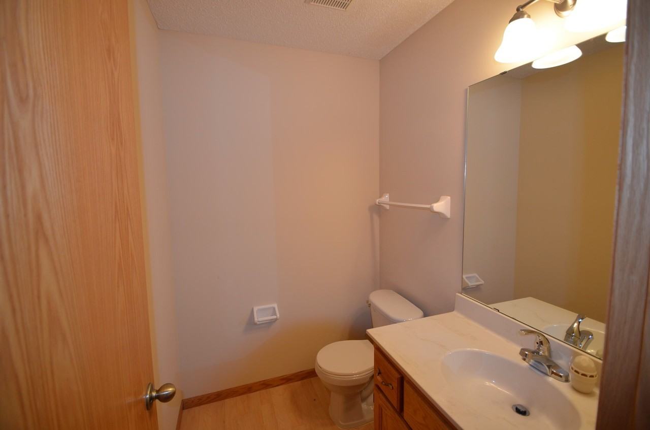 21346 Queen St - Photo 3 of 11