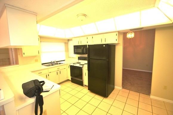 9204 Brooker Dr - Photo 3 of 10