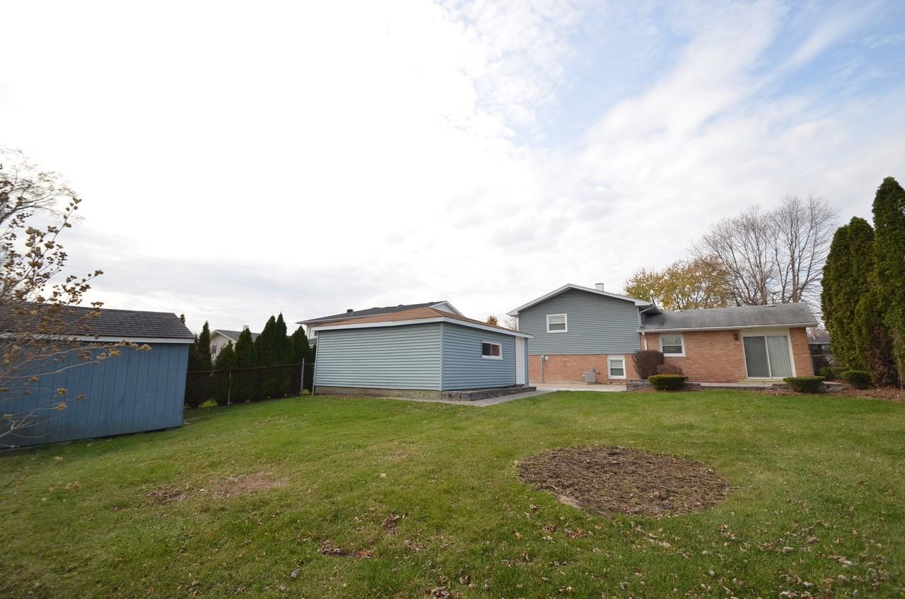 10547 Aspen Dr - Photo 2 of 10