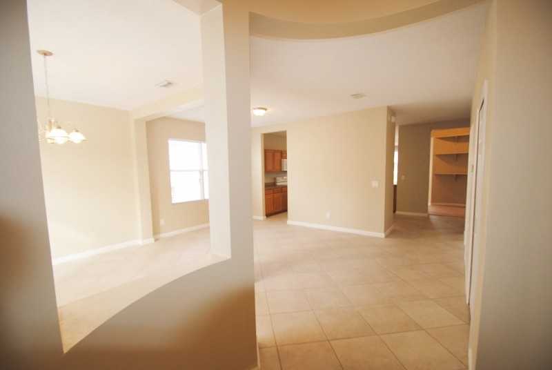 551 Cressa Cir - Photo 2 of 8