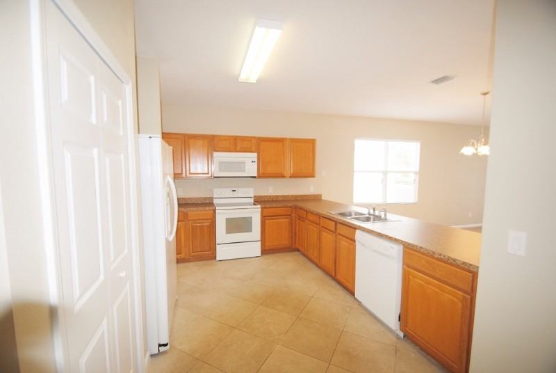 551 Cressa Cir - Photo 3 of 8