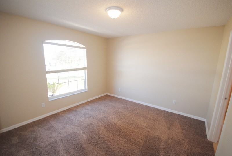 1020 Bluegrass Dr - Photo 2 of 10