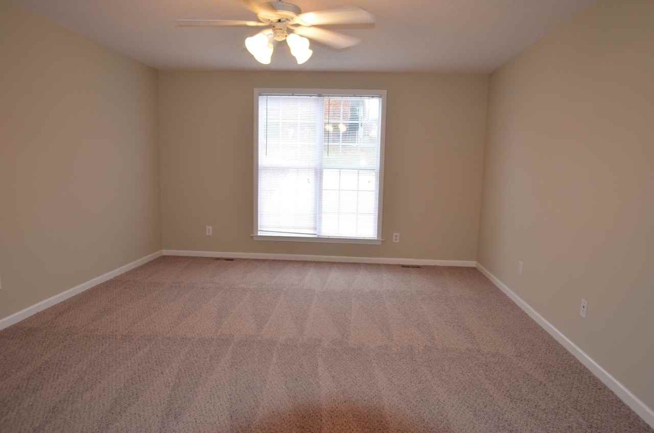 24 Landon Ln - Photo 2 of 8