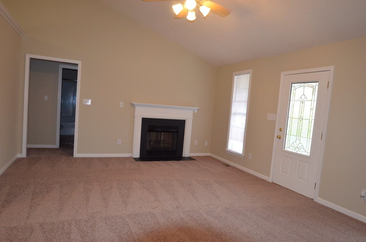 24 Landon Ln - Photo 3 of 8