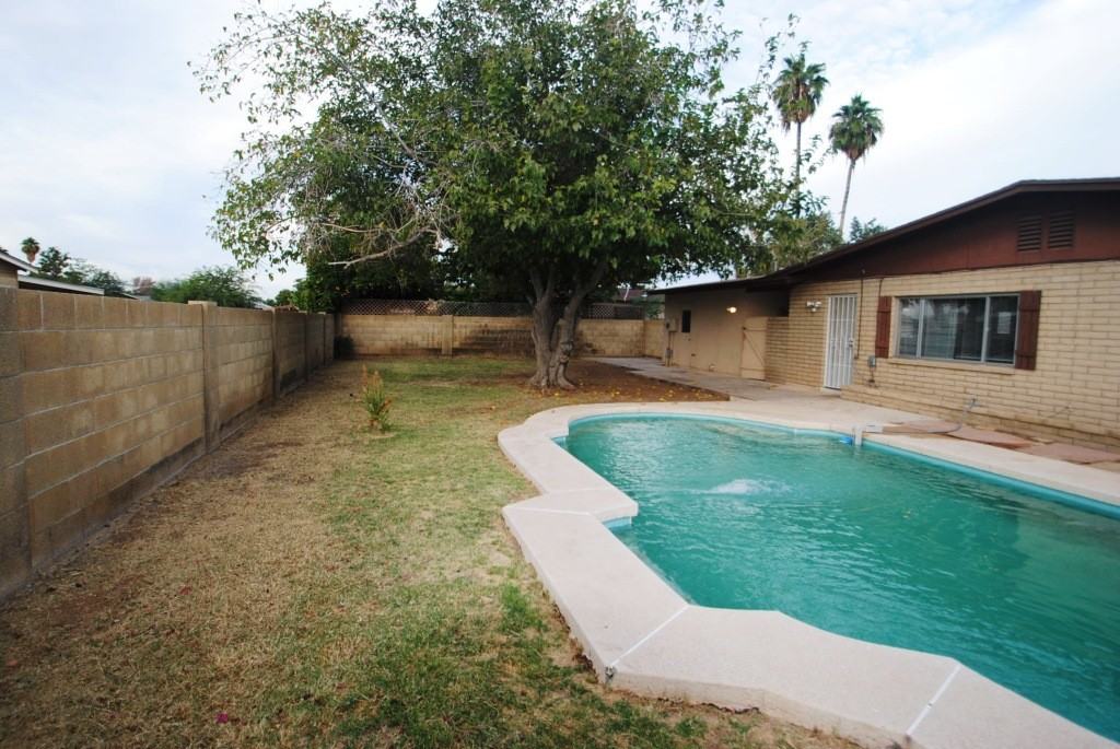 3101 W Greenway Rd - Photo 2 of 12