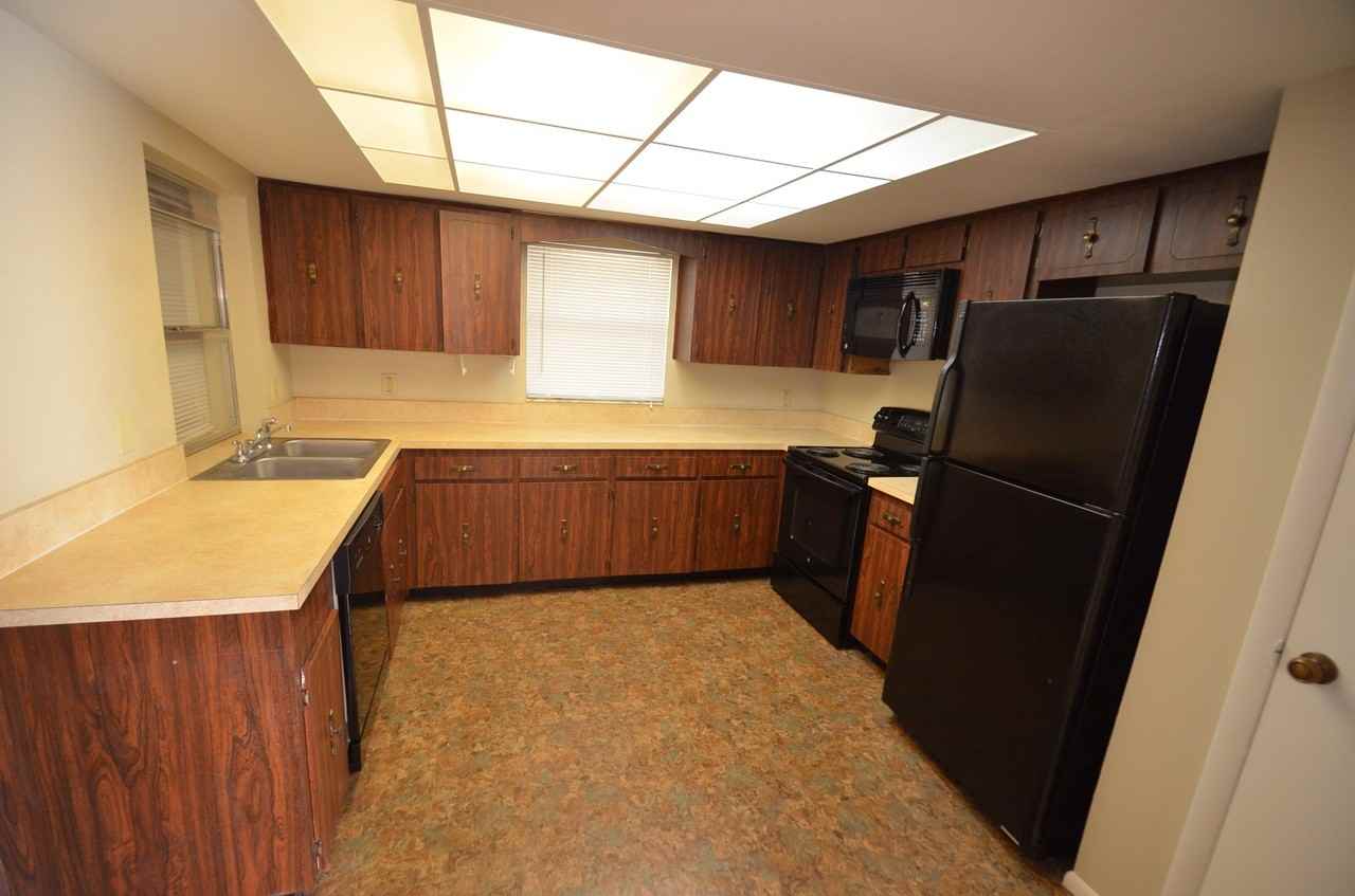 109 Valley Cir - Photo 2 of 10