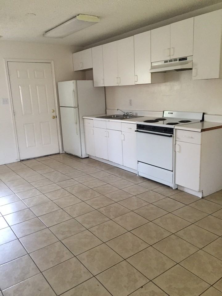 1857 E University Dr - Photo 3 of 7