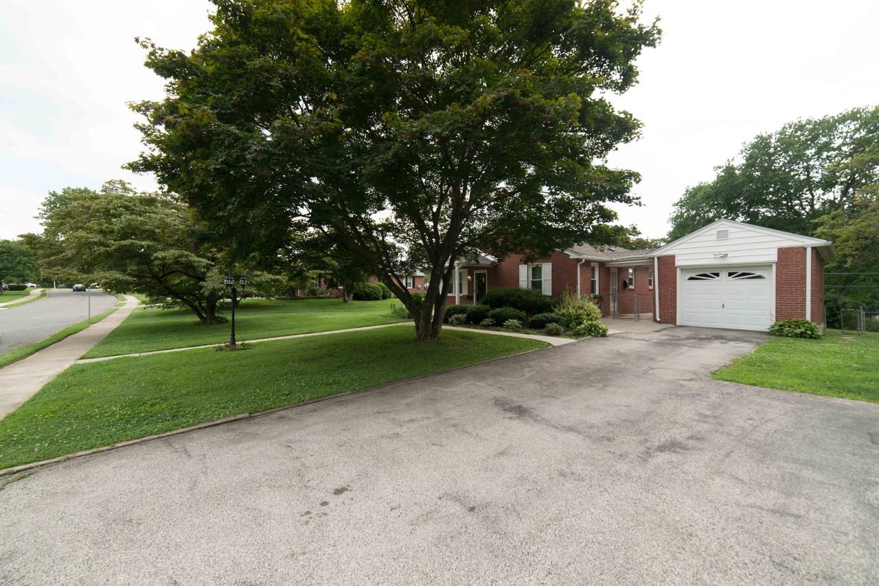 2734 Brierwood Rd - Photo 3 of 18