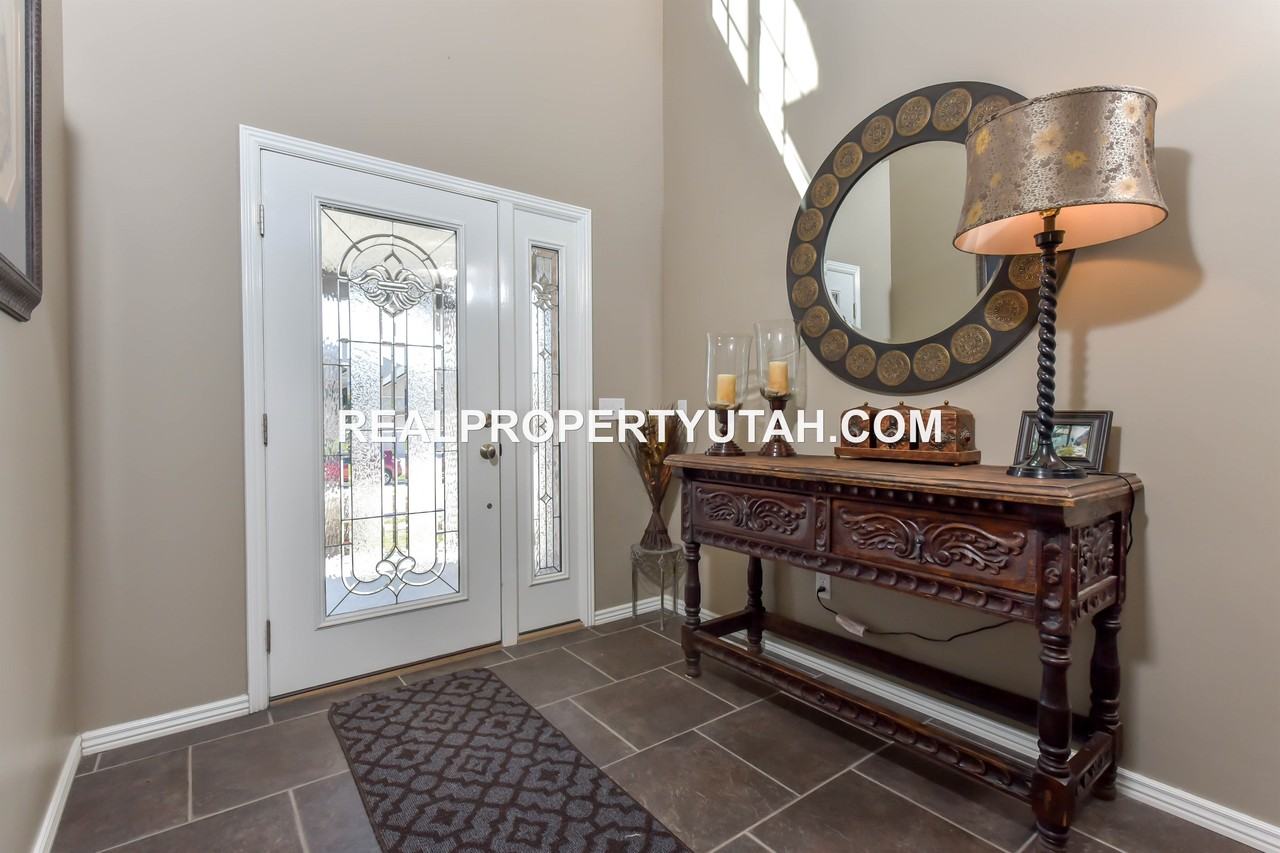 592 W 3550 S - Photo 2 of 27