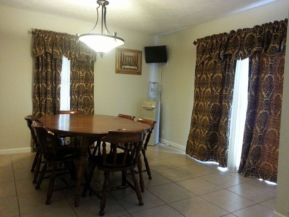 106 E Rosedale St - Photo 3 of 8