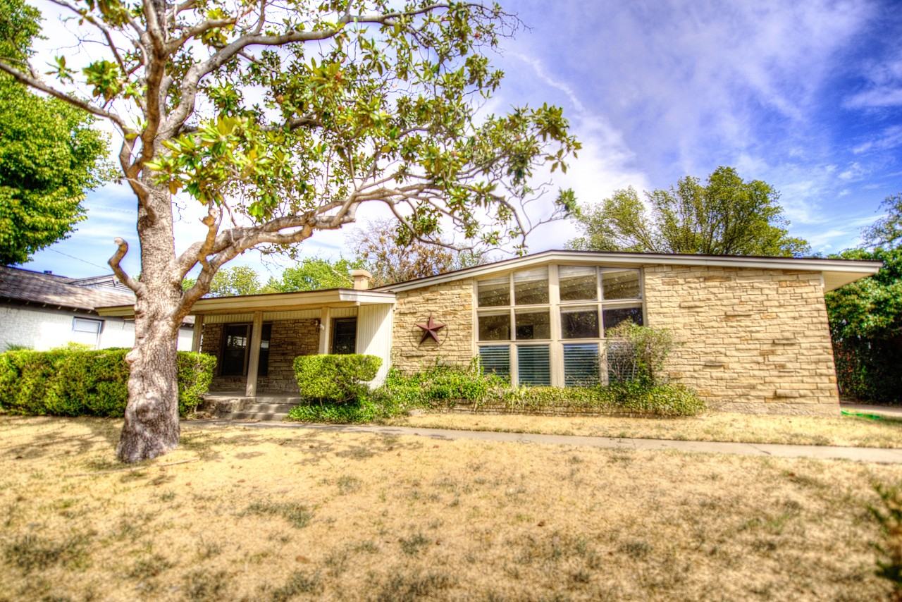 3941 Weyburn Dr - Photo 2 of 17