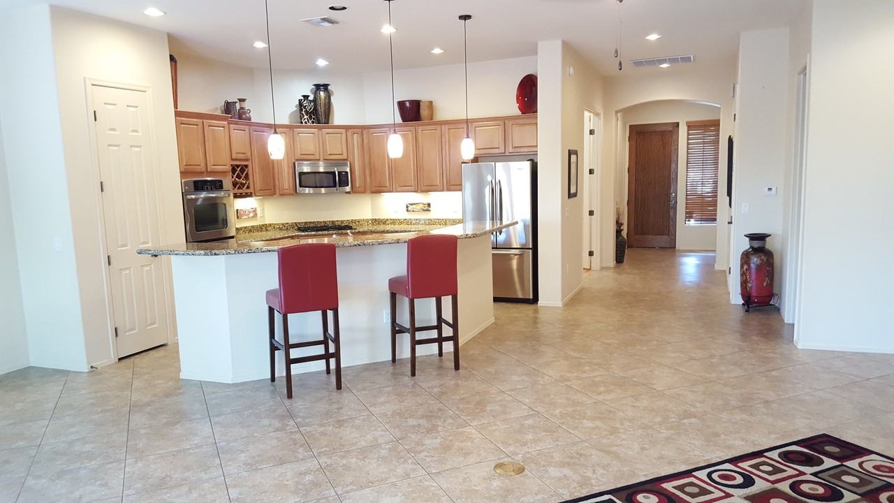 190 E Brearley Dr - Photo 2 of 14