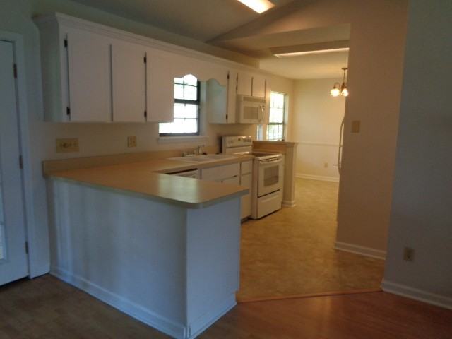 221 Woodbridge - Photo 2 of 12