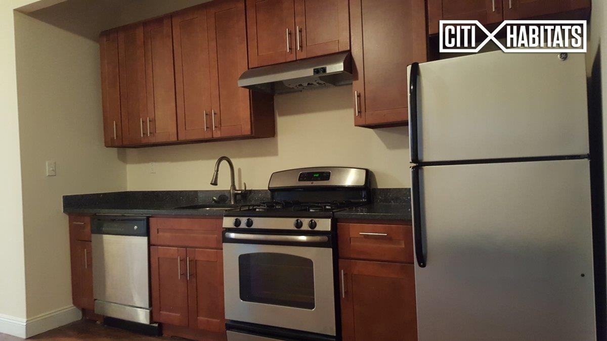 475 Brook Ave #4B - Photo 3 of 5