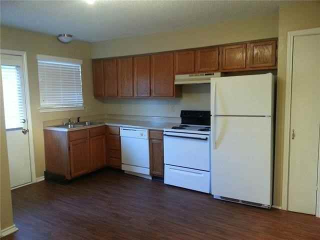 636 S Rogers Rd - Photo 3 of 11