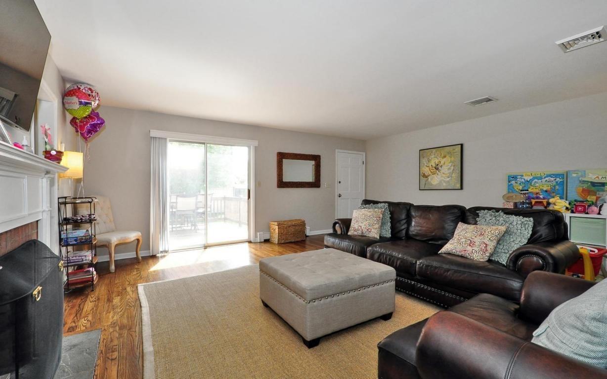 4 Hampton Rd - Photo 3 of 19