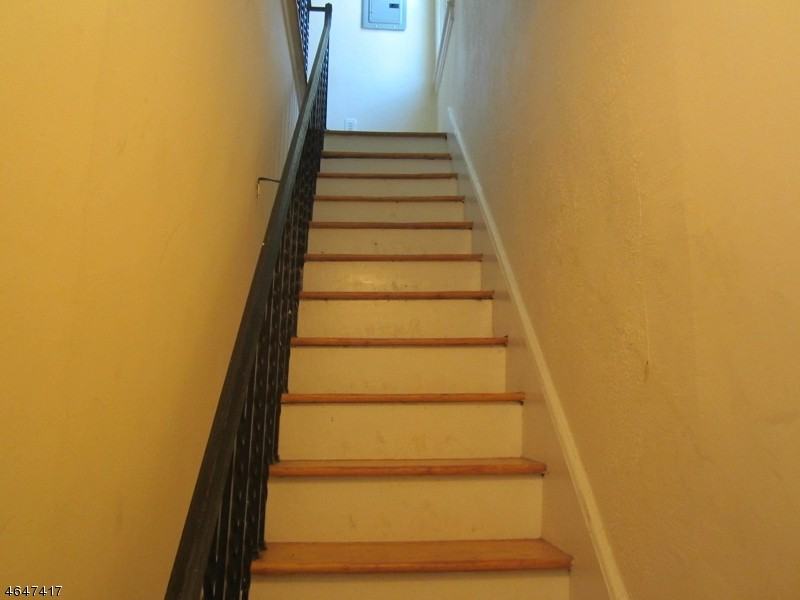 125 Mt Vernon St - Photo 2 of 15