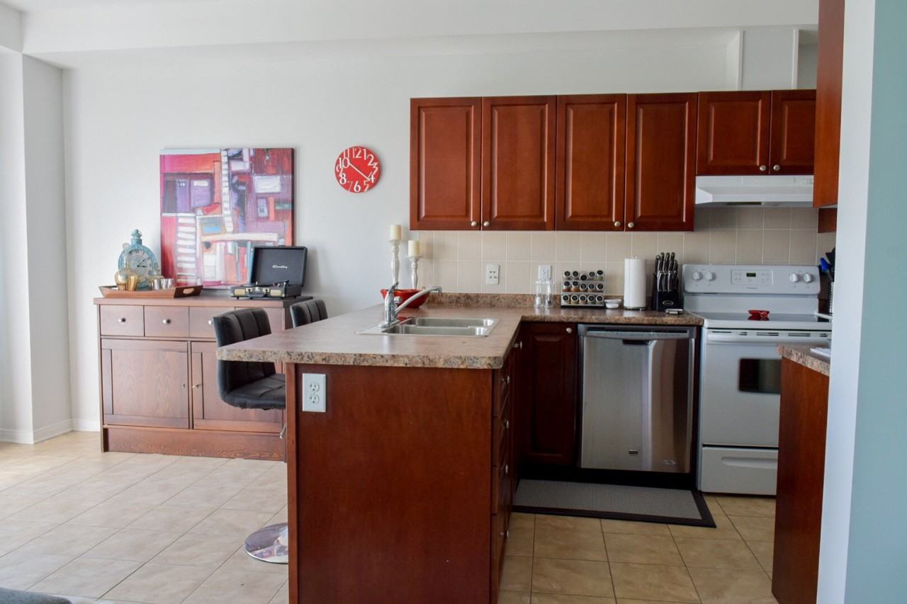 608 Pepperville Crescent - Photo 3 of 11