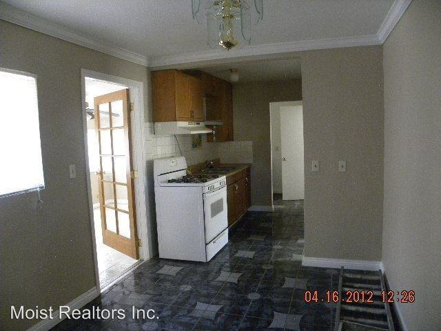 520 Massachusetts Ave - Photo 3 of 9