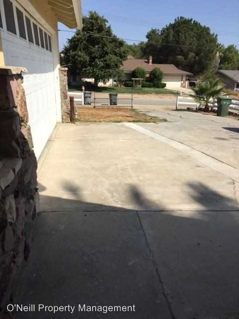 2594 Reservoir Dr - Photo 2 of 18