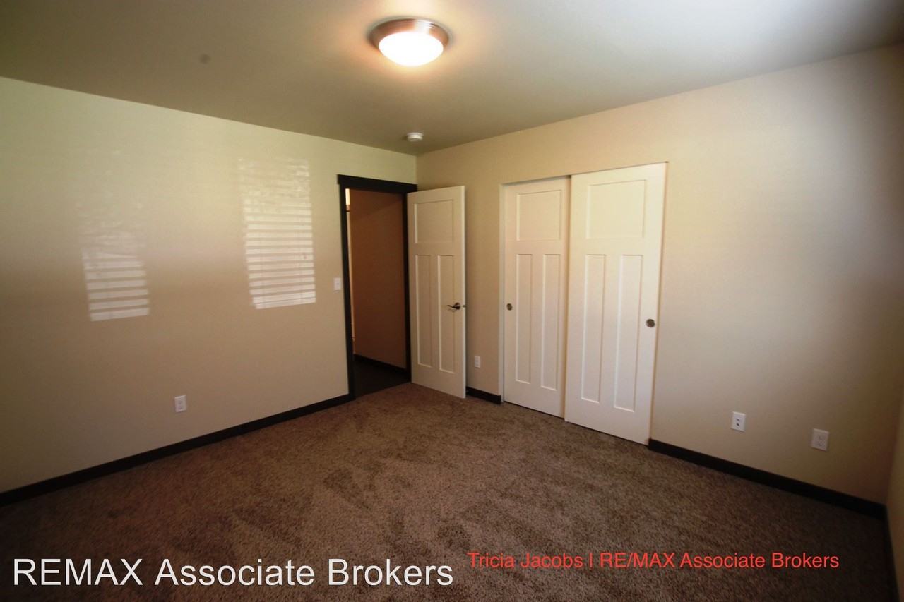 1345 Pilchuck Dr - Photo 3 of 21