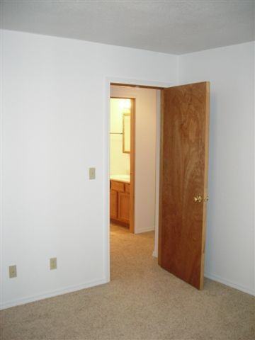 36315 Dawn Drive-PROFESSIONAL--FURNISHED-HEAT INCLUDED - Photo 3 of 16