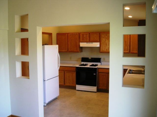 527 W Plymouth St - Photo 2 of 8