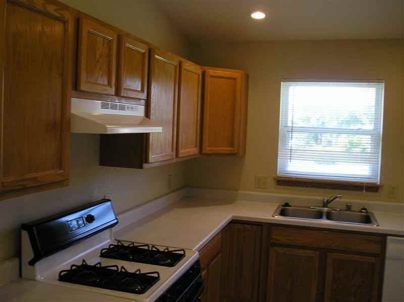 527 W Plymouth St - Photo 3 of 8