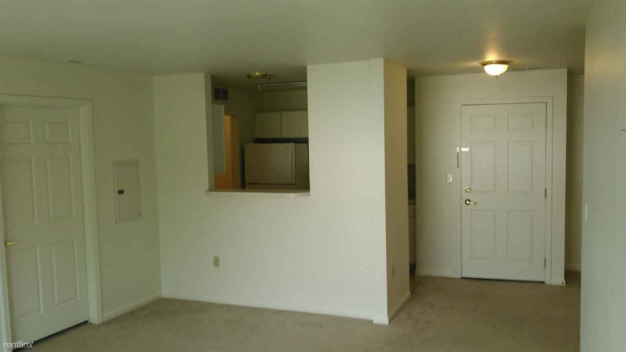 338 W Saginaw St - Photo 2 of 10