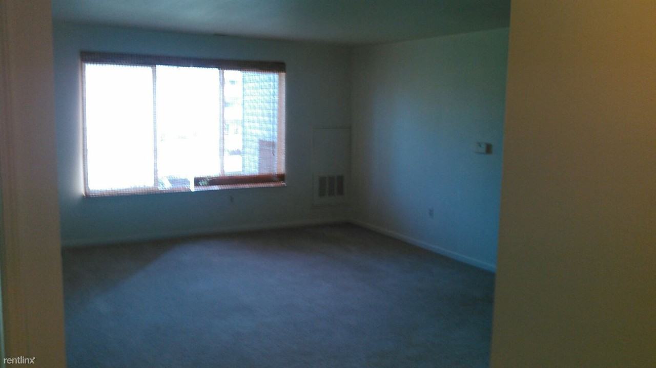 338 W Saginaw St - Photo 3 of 10