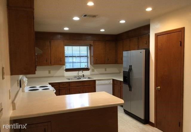 857 Amberwood Dr - Photo 3 of 7