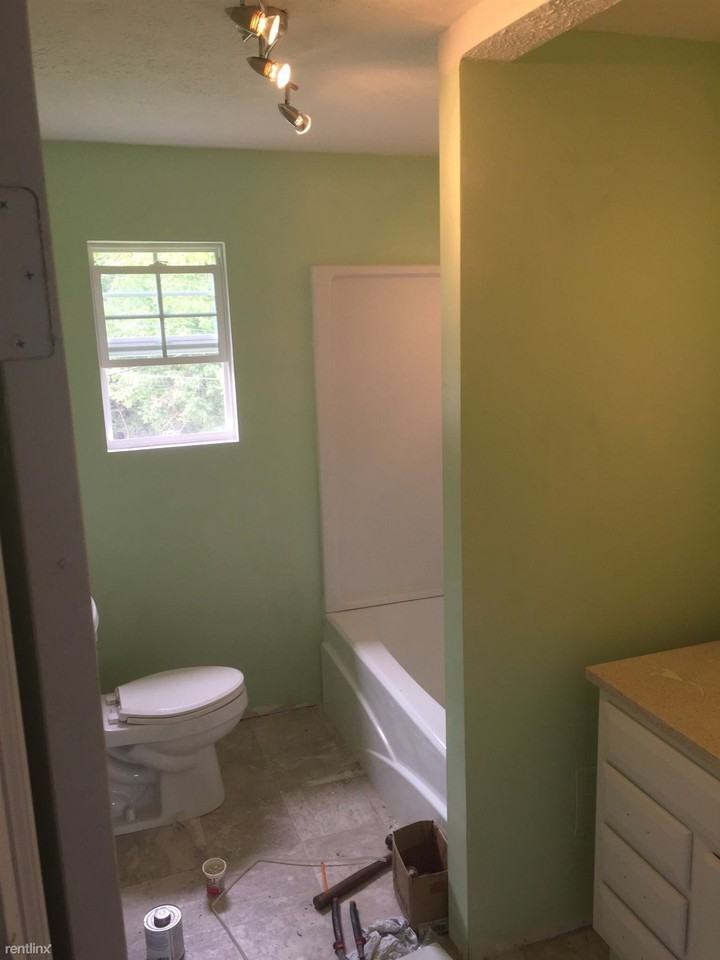 1109 Townsend St - Photo 3 of 11