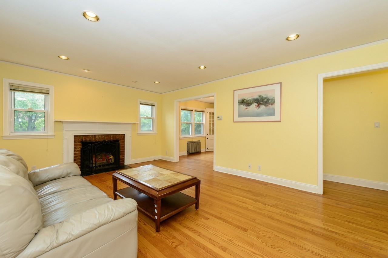 18 South Dr - Photo 3 of 17