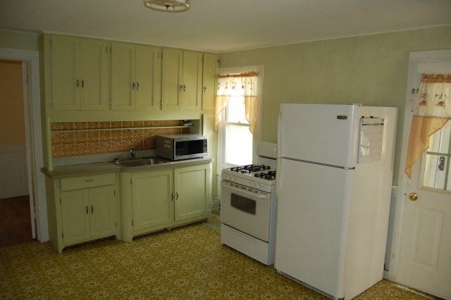 129 Central Ave - Photo 3 of 11